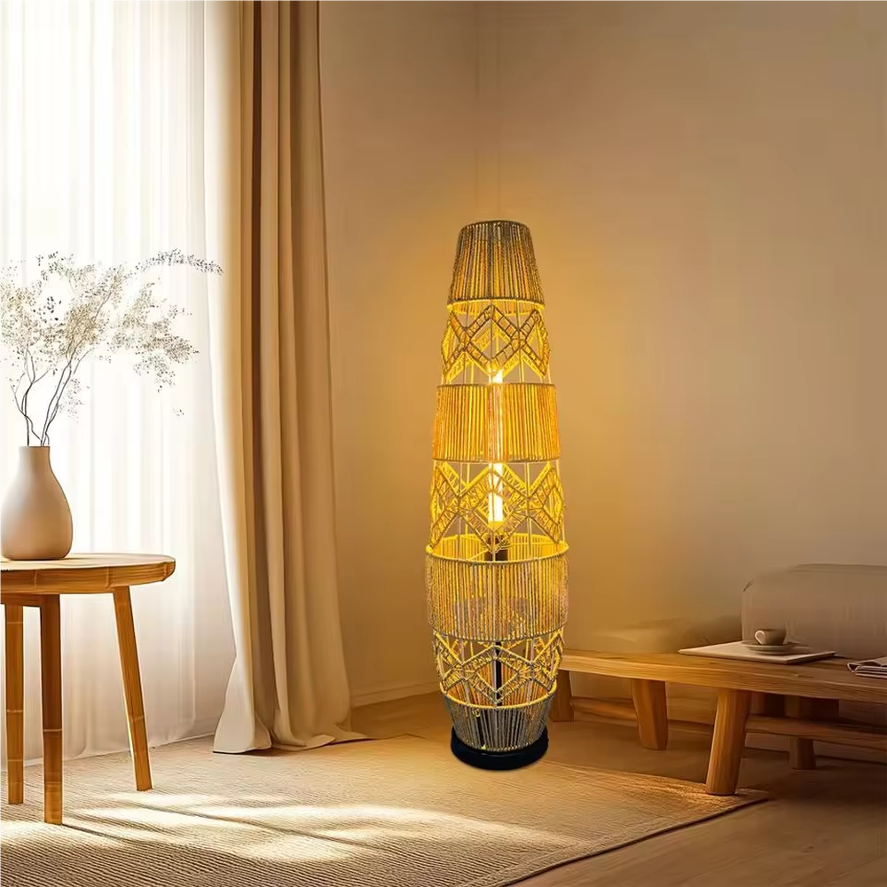 This is a natural retro-style rattan floor lamp, with a multi-layer geometric woven rattan structure, featuring a natural artistic sense and warm rustic texture. It is used for space lighting and decoration, creating a natural and warm retro atmosphere. It is suitable for natural-style home living rooms, homestay leisure areas, Southeast Asian-style restaurants and other places.