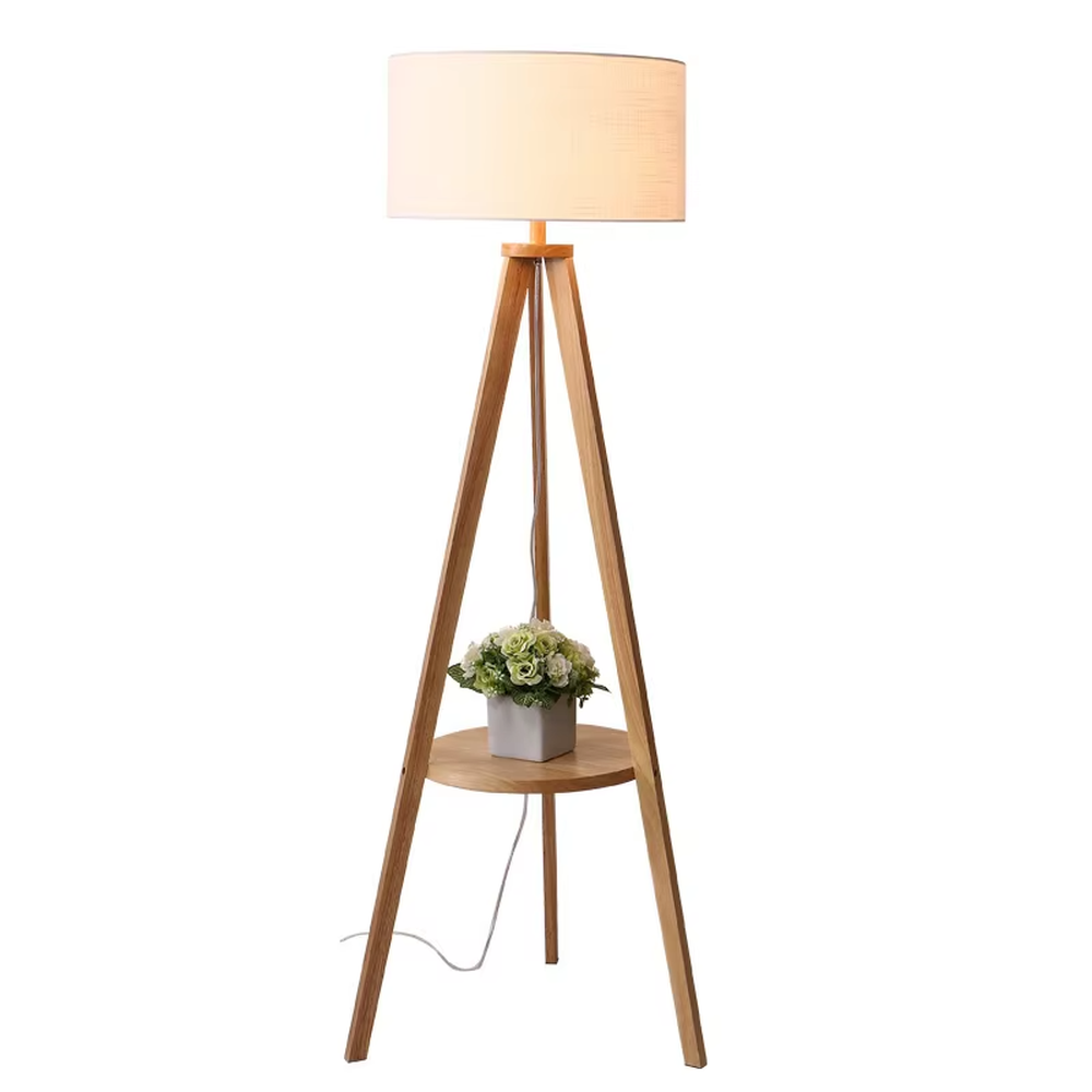 This is a Nordic-style wooden tripod floor lamp, with a light wood tripod stand (with a circular storage table) and a beige fabric cylindrical lampshade, featuring a minimalist and natural design with a warm ambiance. It is used for space lighting and storage decoration, creating a warm and natural atmosphere. It is suitable for Nordic-style home living rooms, minimalist residences, leisure reading areas and other places.