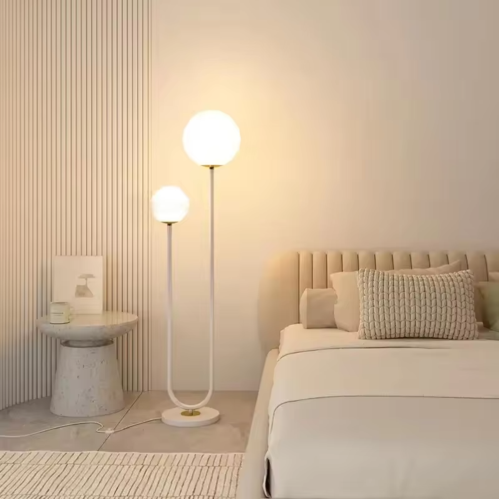 This is a modern vibrant red U-shaped double-sphere floor lamp, with a red U-shaped metal pole and two white spherical lampshades, featuring a minimalist and lively design, modern style. It is used for space lighting and decoration, creating a warm and vibrant atmosphere. Suitable for modern minimalist living rooms, children's rooms, creative studios and other places.