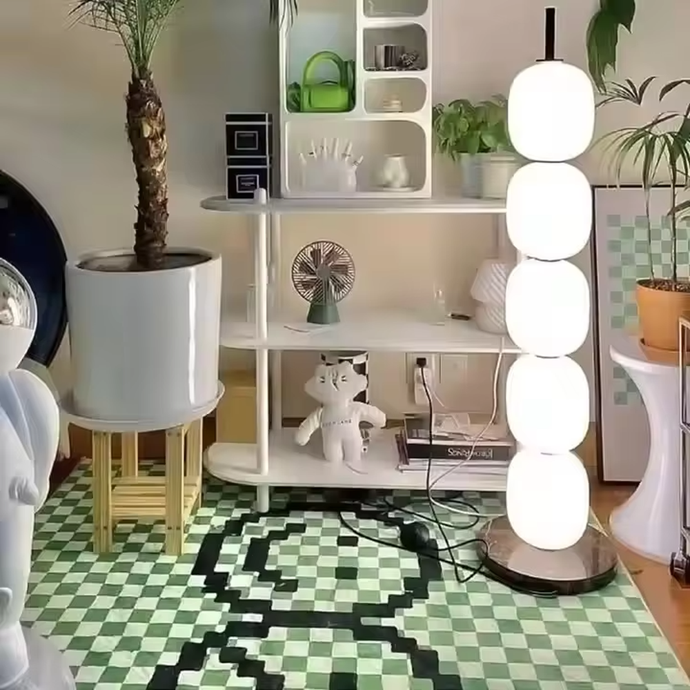 This is a modern minimalist multi-layer spherical glass floor lamp, with a black base and multiple white spherical glass lampshades stacked vertically. It features a minimalist and grand design, with soft and uniform lighting. It is used for space ambient lighting and decoration, creating a modern minimalist and warm atmosphere. Suitable for modern minimalist living rooms, Nordic-style homes, art studios and other places.