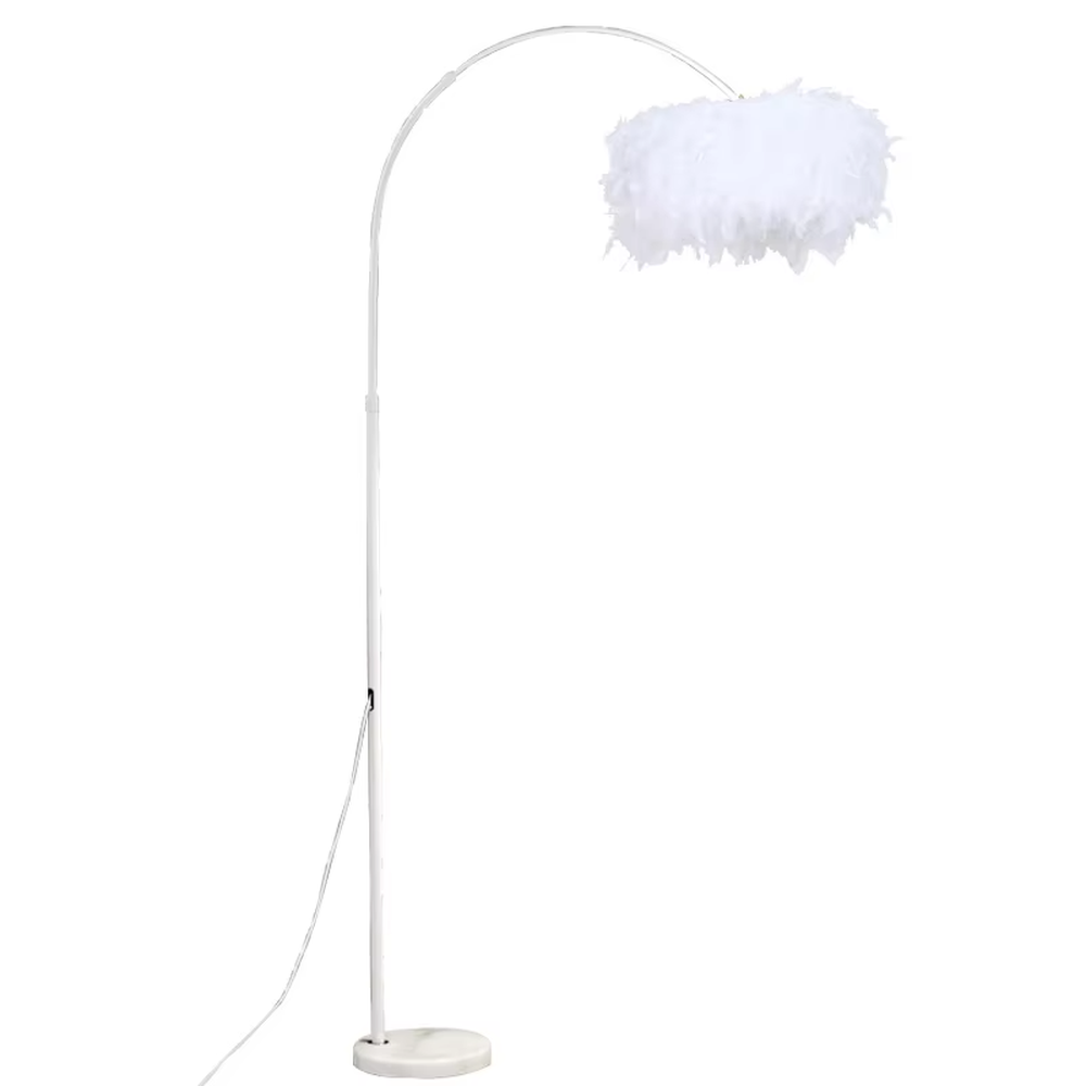 This is a warm romantic-style curved feather floor lamp, with a black curved lamp pole paired with a white feather lampshade and a black disc base. The lighting is soft and warm, creating a comfortable romantic space atmosphere.