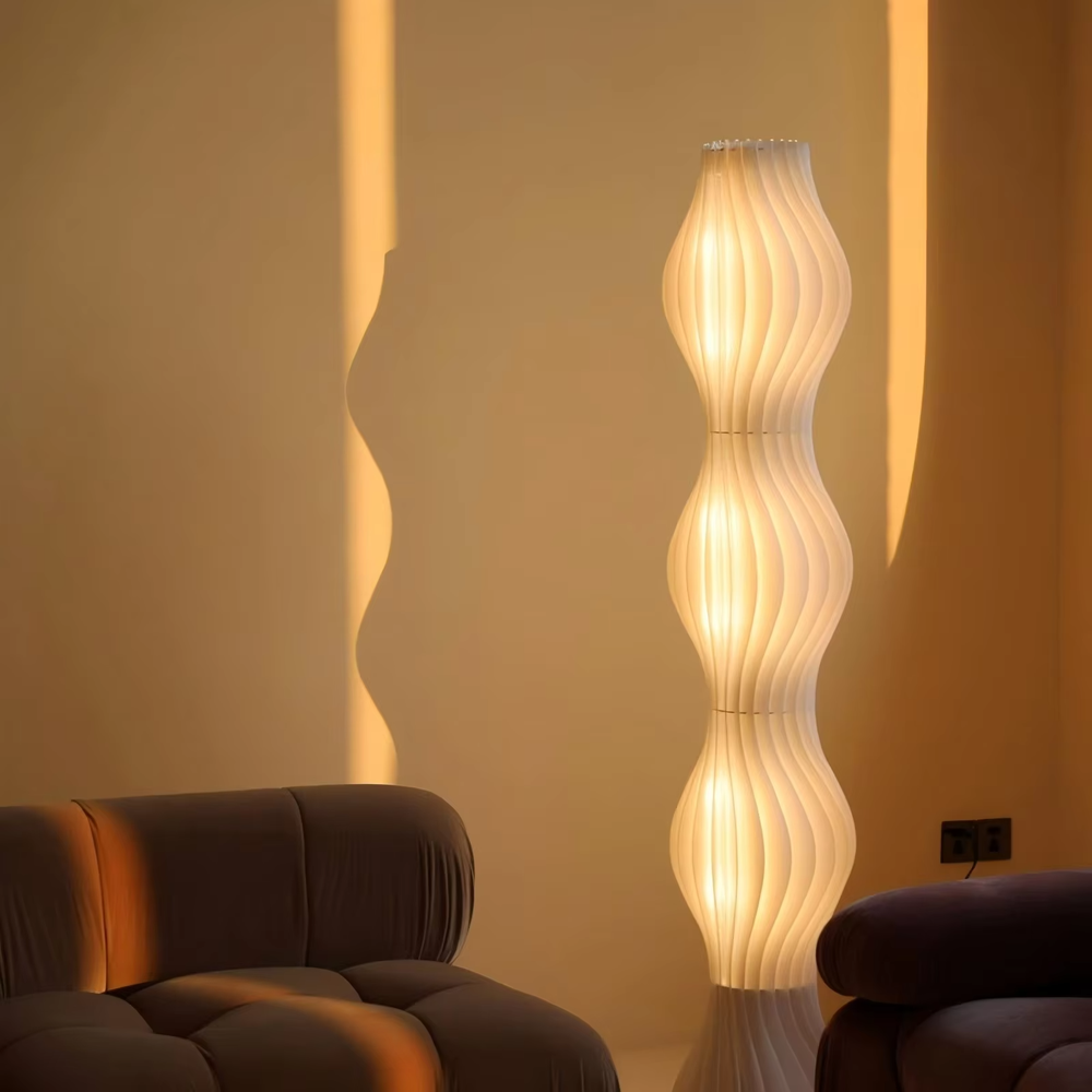 Modern artistic wave-shaped striped floor lamp, light-colored panels spliced into a curved shape, soft and hazy lighting, creating an artistic minimalist atmosphere.
