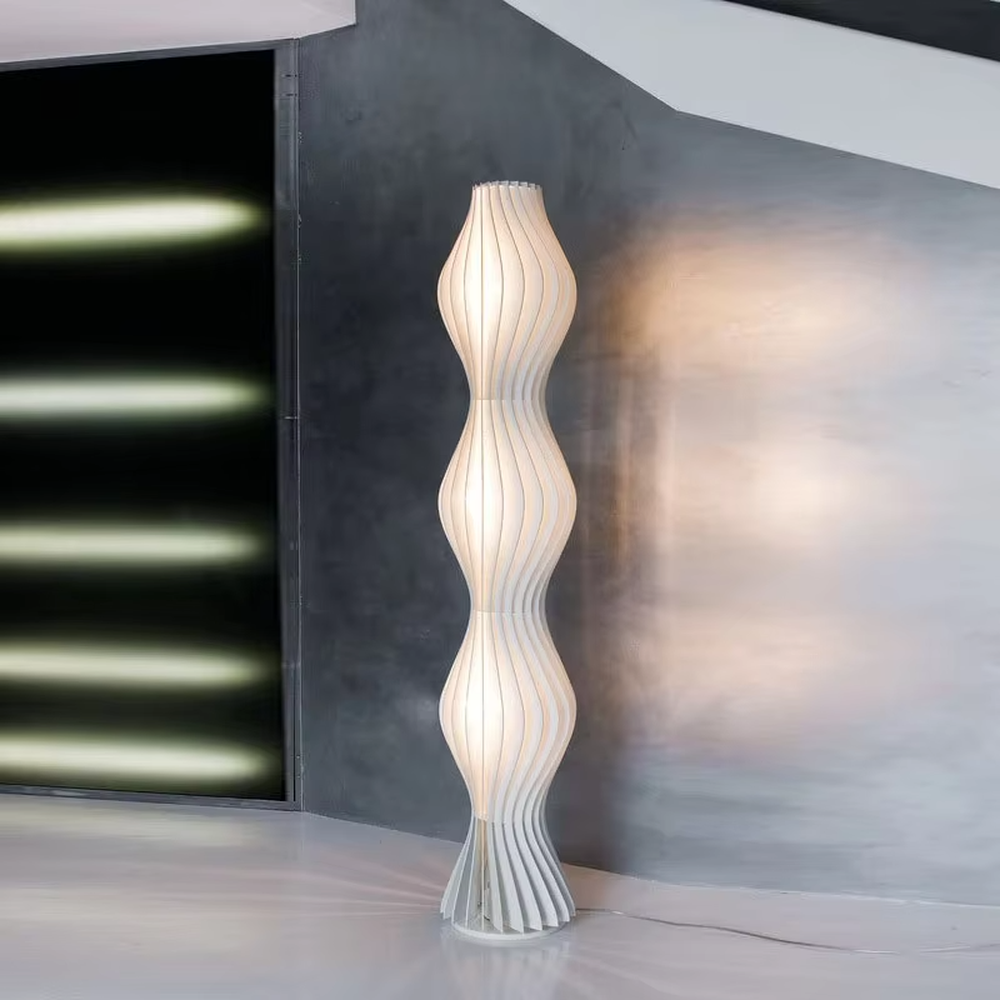 This is a modern artistic wave-patterned floor lamp, made of striped pleated material to create a multi-layer wave shape. The light-colored appearance is simple and flexible, and the light through the material is soft and hazy. It is used for space lighting and decoration to create a modern artistic atmosphere. Suitable for modern-style living rooms, art exhibition halls, high-end homestays and other places.