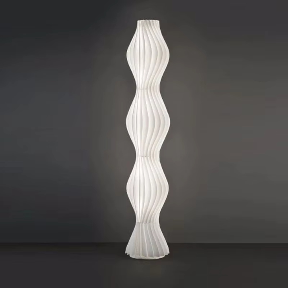 This is a modern artistic wave-patterned floor lamp, made of striped pleated material to create a multi-layer wave shape. The light-colored appearance is simple and flexible, and the light through the material is soft and hazy. It is used for space lighting and decoration to create a modern artistic atmosphere. Suitable for modern-style living rooms, art exhibition halls, high-end homestays and other places.