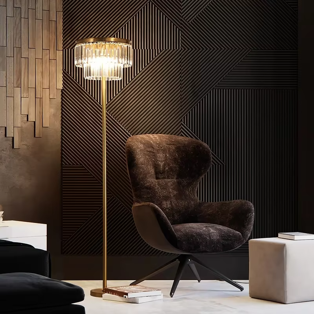 This is a light luxury luxurious crystal ring floor lamp, with a golden metal pole paired with a circular transparent crystal lampshade. The design is exquisite and grand, with brilliant and soft lighting, creating a high-end light luxury atmosphere.