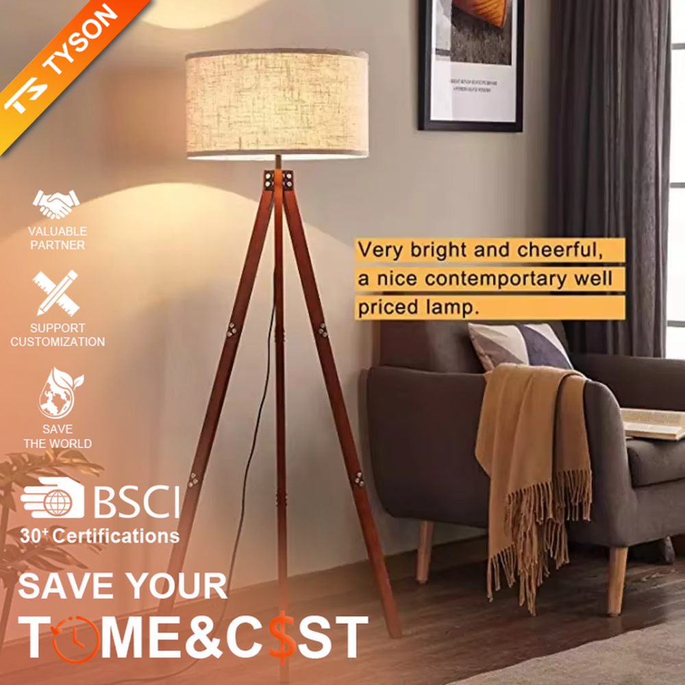 Minimalist natural-style wooden tripod floor lamp, beige fabric lampshade + metal connectors, soft and warm lighting, creating a comfortable leisure atmosphere.