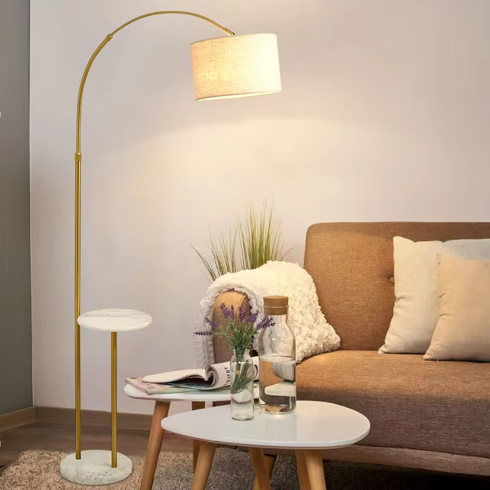 Vintage light luxury black metal curved floor lamp with side table, black metal stand + brown fabric lampshade + wooden small side table, soft warm light, creating a vintage elegant home atmosphere.