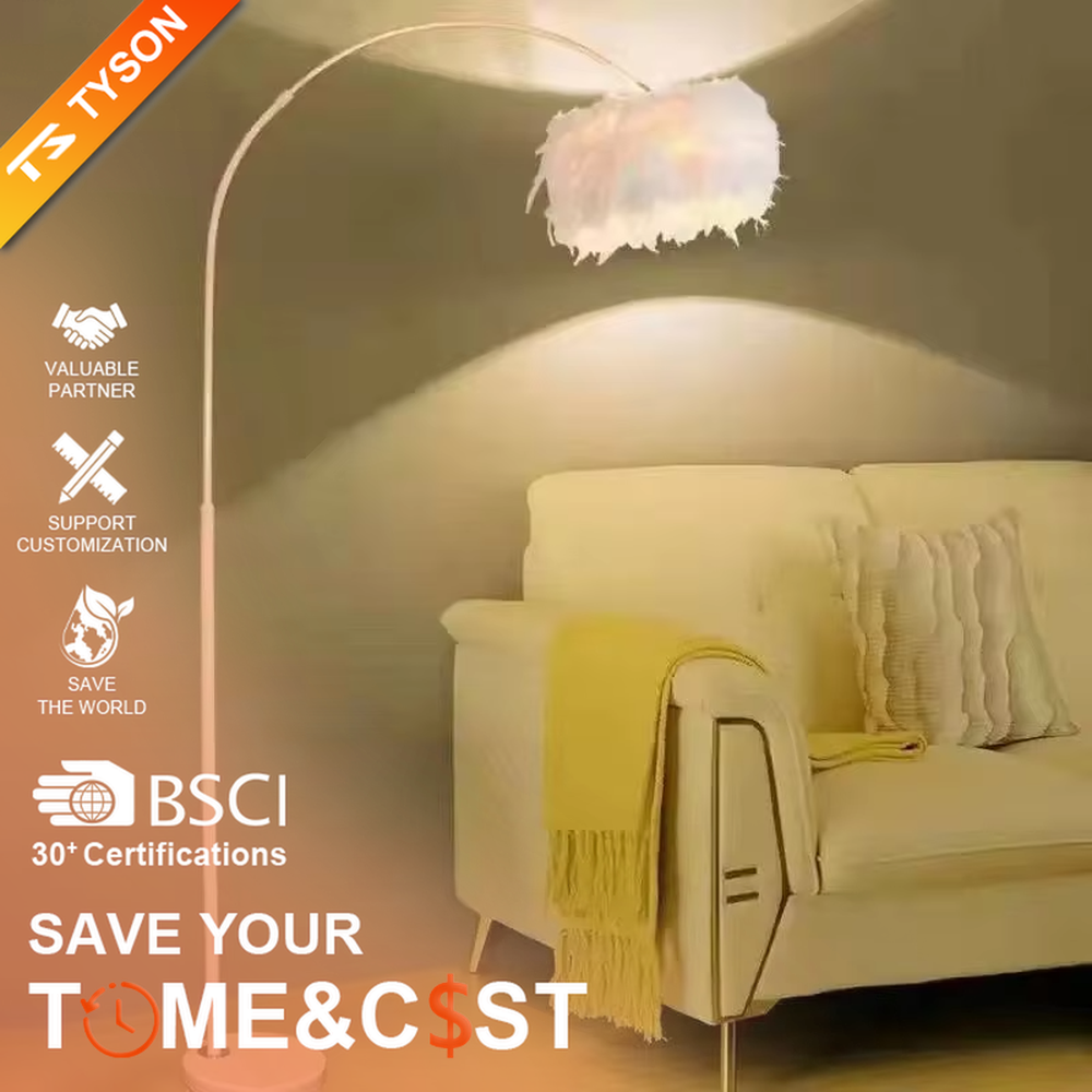 Warm healing black metal curved white feather lampshade floor lamp, black metal stand + fluffy white feather lampshade + stable black round base, soft hazy light, creating a warm healing home atmosphere.