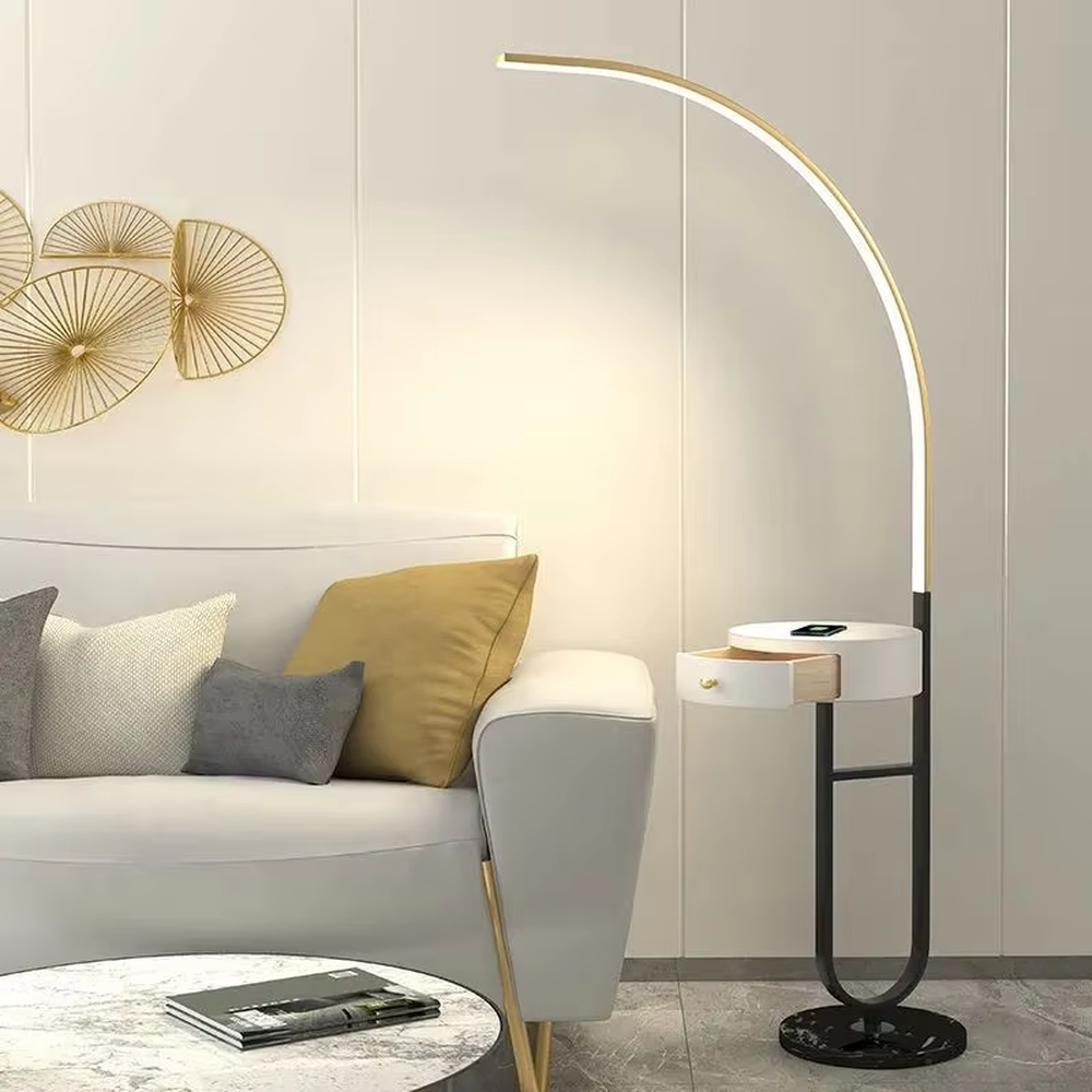 Modern curved LED strip floor lamp with side table, black metal stand + round small side table, warm light curved strip, creating a minimalist high-end atmosphere.