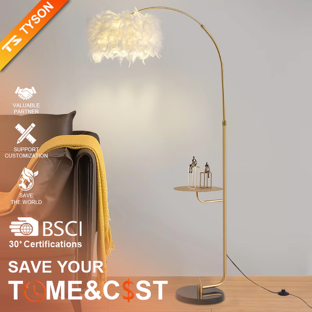 Light luxury golden curved stand feather lampshade floor lamp (with small side table), soft warm feather lampshade + golden metal stand + storage small table, soft hazy light, creating a warm healing home atmosphere.