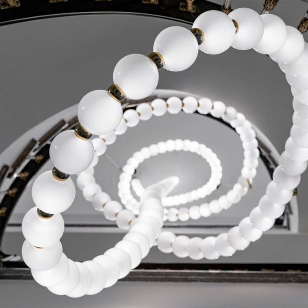 Modern Art Spiral Beaded Chandelier, Composed of Milk White Spherical Lamps Connected in a Spiral Shape Following Staircase Curves, with Gold Metal Details, Serves Both Lighting and Decorative Purposes, Ideal for Villa Spiral Staircases, High-Ceiling Halls, Luxury Hotel Lobbies, etc.
