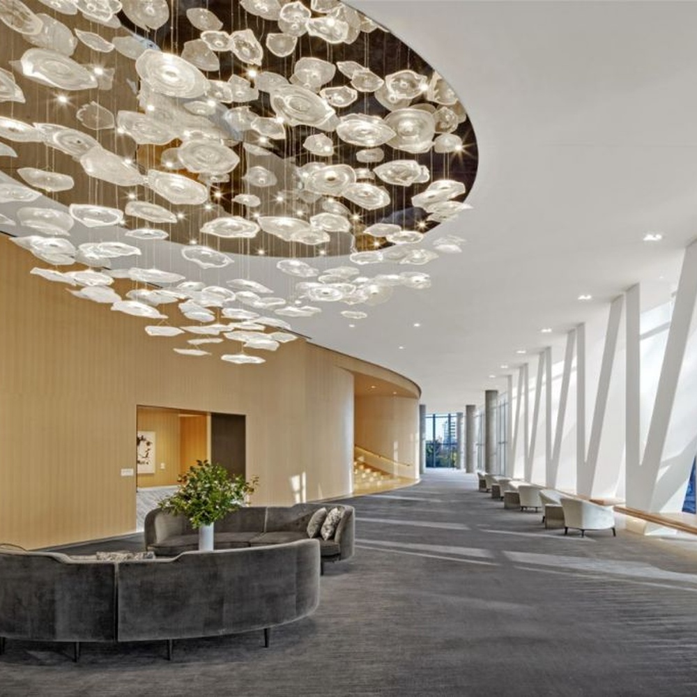 Modern Luxury Waterfall Crystal Chandelier, Composed of Numerous Transparent Crystal Strips Suspended in Layers, Serves Both Lighting and Decorative Purposes, Ideal for Hotel Corridors, Banquet Halls, Office Building Lobbies, High-End Clubs, etc.