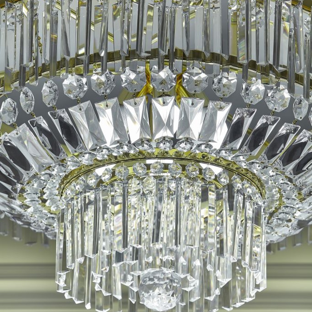 This European luxury oval crystal ceiling lamp features a gold metal frame paired with multiple layers of high-transparency faceted crystal strips. The crystals refract brilliant light, serving both core lighting and decorative purposes, suitable for high-end luxury spaces such as villa living rooms and hotel lobbies.