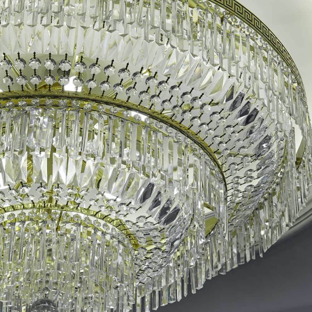 This European luxury oval crystal ceiling lamp features a gold metal frame paired with multiple layers of high-transparency faceted crystal strips. The crystals refract brilliant light, serving both core lighting and decorative purposes, suitable for high-end luxury spaces such as villa living rooms and hotel lobbies.