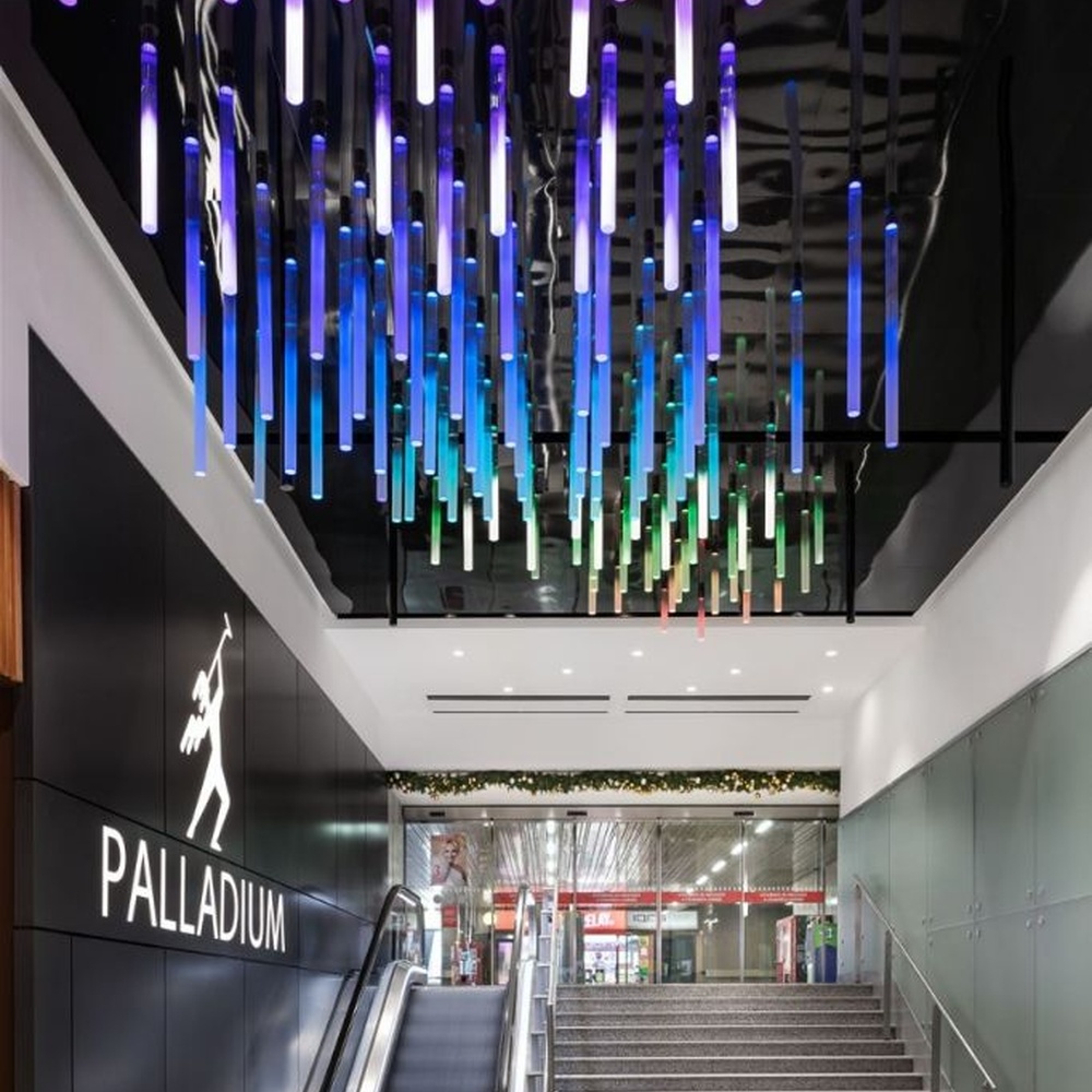 This is an immersive LED pendant light array, composed of densely arranged purple gradient LED light strips arranged vertically, presenting a flowing starry sky effect, with both decorative and atmosphere-creating functions, ideal for trendy commercial spaces such as brand stores and commercial entrances.
