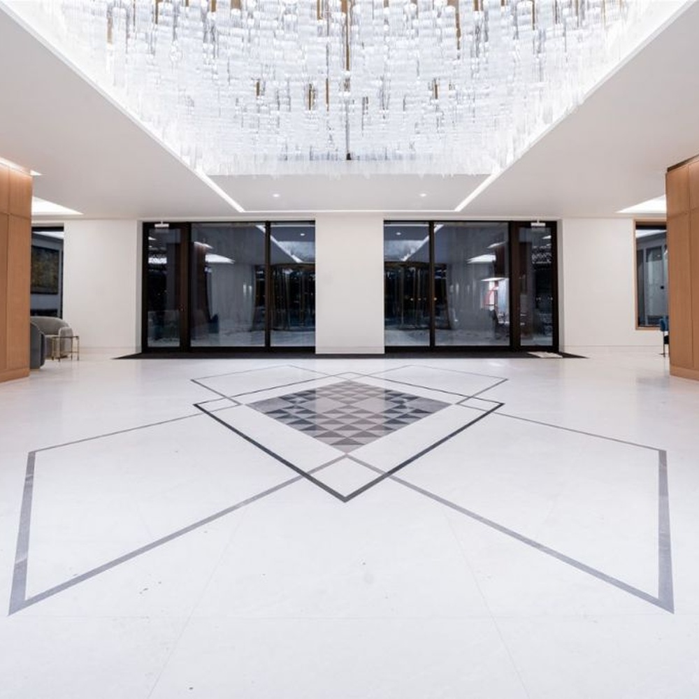 This is a luxurious large rectangular crystal pendant chandelier, composed of densely arranged transparent crystal strips, presenting a brilliant glossy effect, with both decorative and lighting functions, ideal for high-end high-ceiling public spaces such as hotel lobbies and office building entrances.