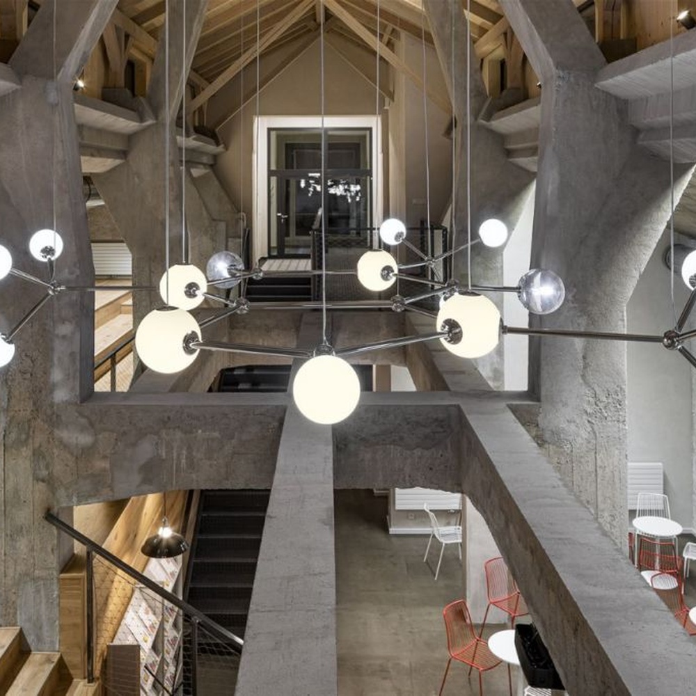 Modern Industrial Style Molecular Structure Chandelier, Chrome Metal Frame with Milk White Luminous Spherical Shades and Transparent Decorative Balls, Serves Both Lighting and Decorative Purposes, Ideal for LOFT High-Ceiling Spaces, Creative Offices, Industrial Style Restaurants, etc.