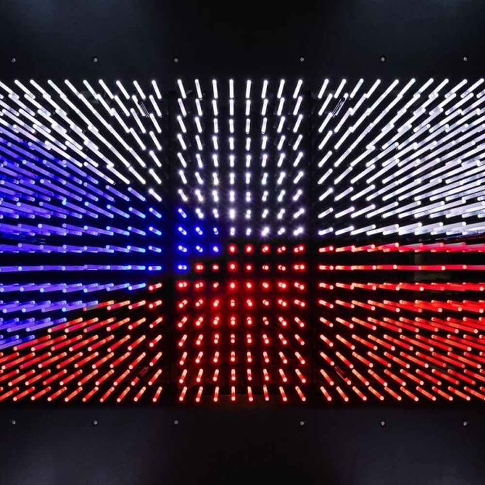 This is an immersive LED pendant light array, composed of densely arranged purple gradient LED light strips arranged vertically, presenting a flowing starry sky effect, with both decorative and atmosphere-creating functions, ideal for trendy commercial spaces such as brand stores and commercial entrances.
