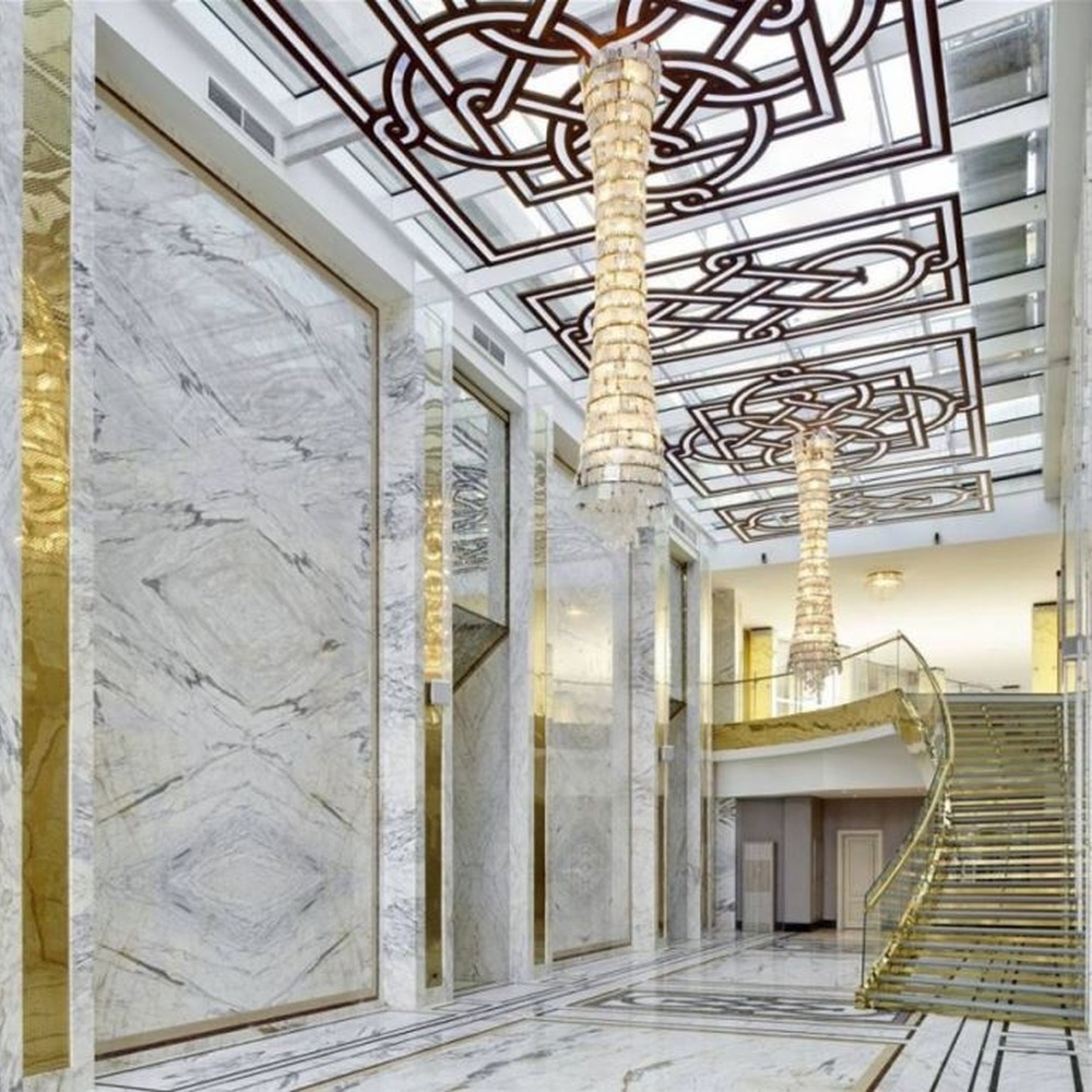 This large-scale engineering crystal ceiling lamp consists of a large number of transparent crystal strips arranged vertically, creating a geometric texture visual effect. Light refracts through the crystals to emit a brilliant and soft halo, serving both lighting and decorative purposes, suitable for high-end large commercial spaces such as hotel lobbies and banquet halls.