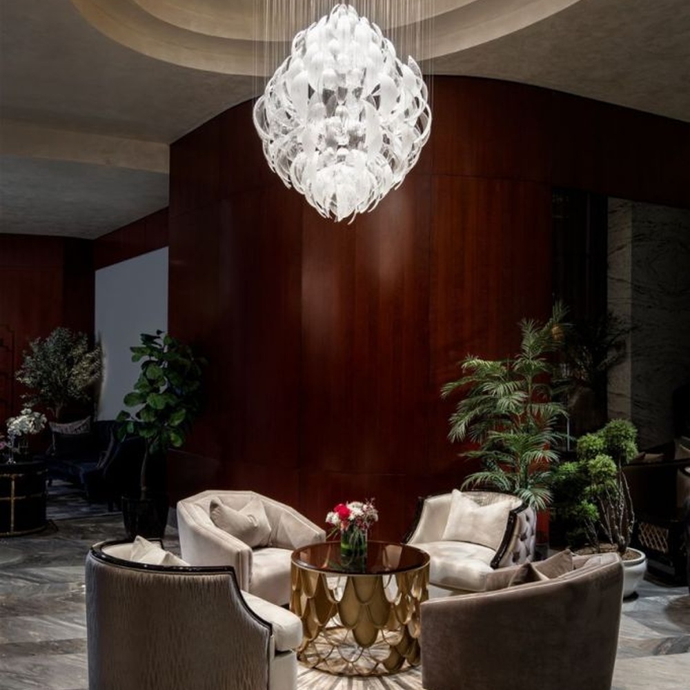 Modern Art Cloud-Shaped Crystal Chandelier, composed of layered irregular transparent crystal/acrylic sheets, serves both lighting and decorative purposes, ideal for luxury hotel lobbies, clubs, sales centers, light luxury living rooms and other high-ceiling spaces.
