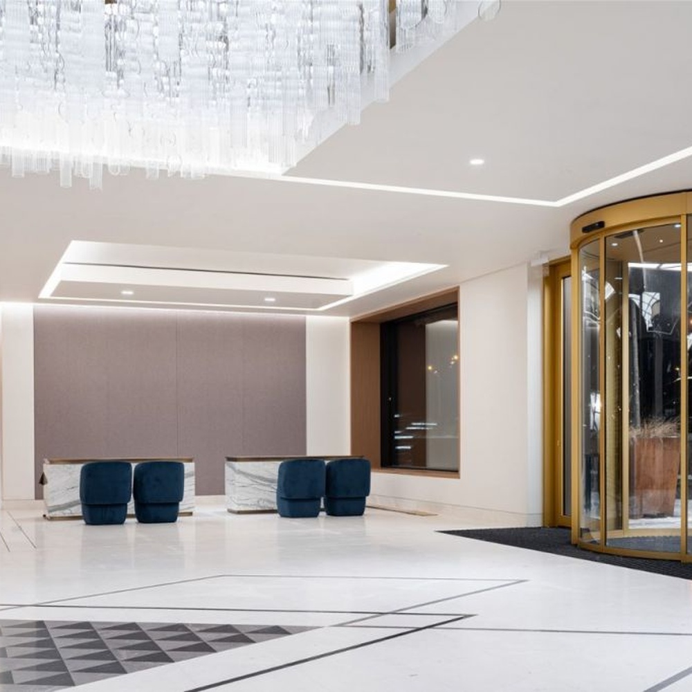 This is a luxurious large rectangular crystal pendant chandelier, composed of densely arranged transparent crystal strips, presenting a brilliant glossy effect, with both decorative and lighting functions, ideal for high-end high-ceiling public spaces such as hotel lobbies and office building entrances.