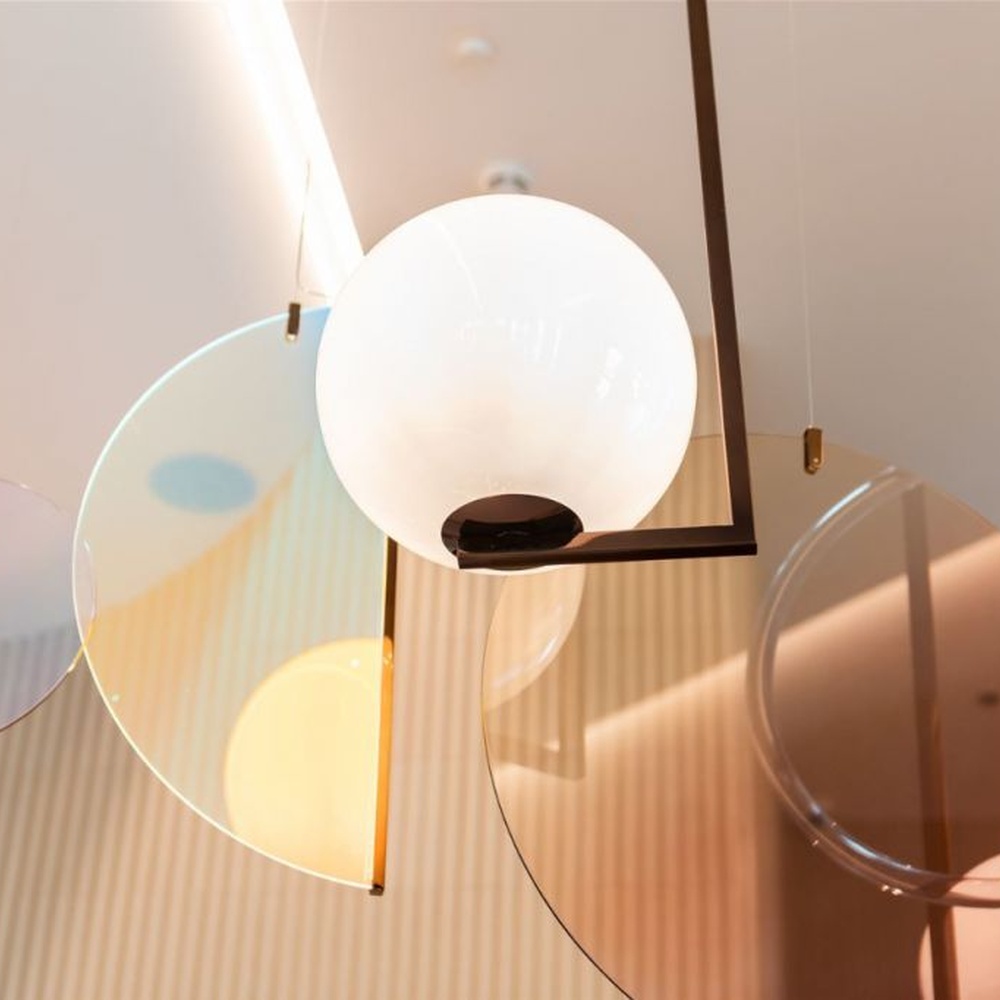 Modern Art Combination Pendant Light, Composed of Milk White Spherical Lamps, Colorful Translucent Disc Decorations and Copper Metal Frames, Serves Both Lighting and Decorative Purposes, Ideal for Art Galleries, Light Luxury Restaurants, Sales Centers, High-End Clubs, etc.
