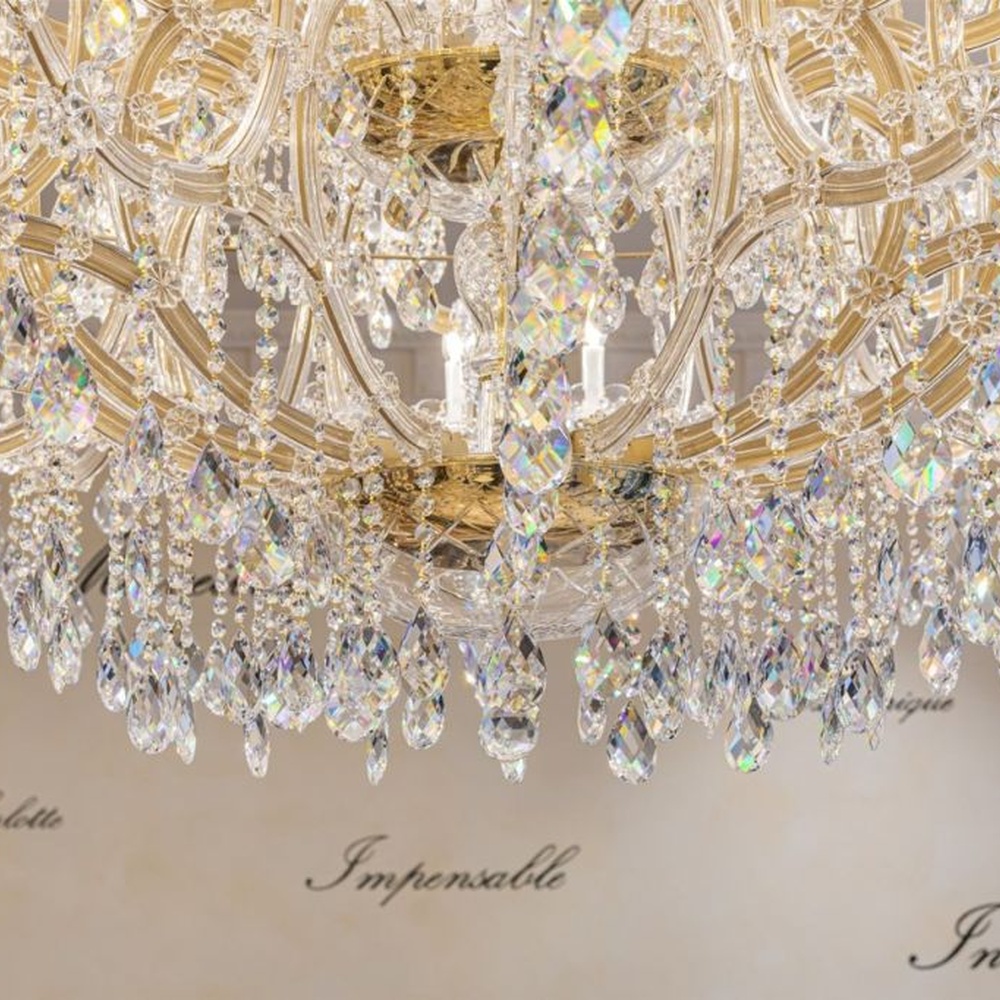 This is a luxurious large chandelier, supported by a gold metal frame with multi-layer crystal pendants, featuring a blooming and gorgeous shape, with brilliant and dazzling light, both decorative and lighting functions, ideal for large commercial spaces such as high-end restaurants and hotel lobbies.
