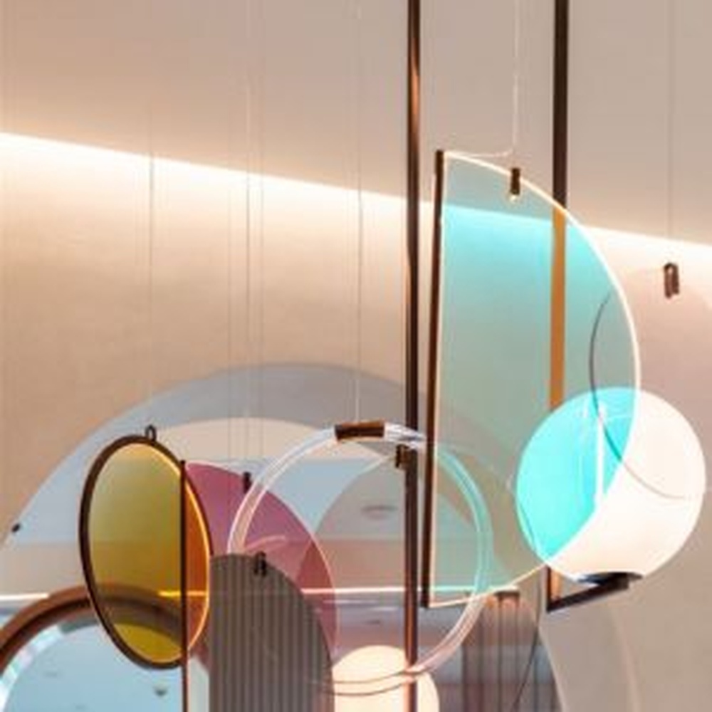 Modern Art Combination Pendant Light, Composed of Milk White Spherical Lamps, Colorful Translucent Disc Decorations and Copper Metal Frames, Serves Both Lighting and Decorative Purposes, Ideal for Art Galleries, Light Luxury Restaurants, Sales Centers, High-End Clubs, etc.