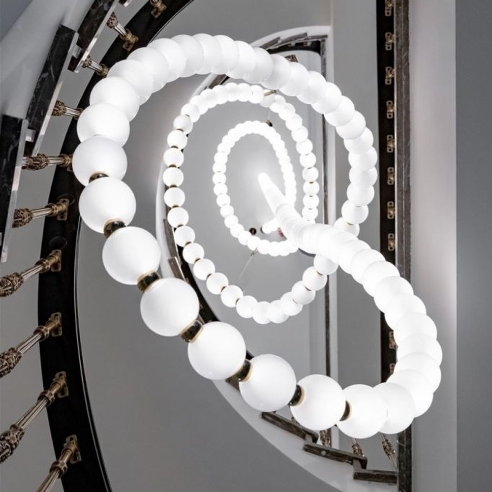 Modern Art Spiral Beaded Chandelier, Composed of Milk White Spherical Lamps Connected in a Spiral Shape Following Staircase Curves, with Gold Metal Details, Serves Both Lighting and Decorative Purposes, Ideal for Villa Spiral Staircases, High-Ceiling Halls, Luxury Hotel Lobbies, etc.
