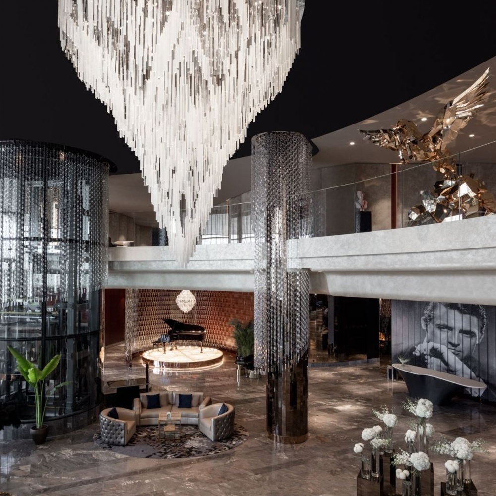 Modern Art Waterdrop Rain Curtain Crystal Chandelier, composed of numerous white transparent crystal/acrylic strips suspended in an irregular waterdrop shape, serves both lighting and decorative purposes, ideal for luxury hotel lobbies, sales centers, high-end clubs, art galleries and other high-ceiling public spaces.