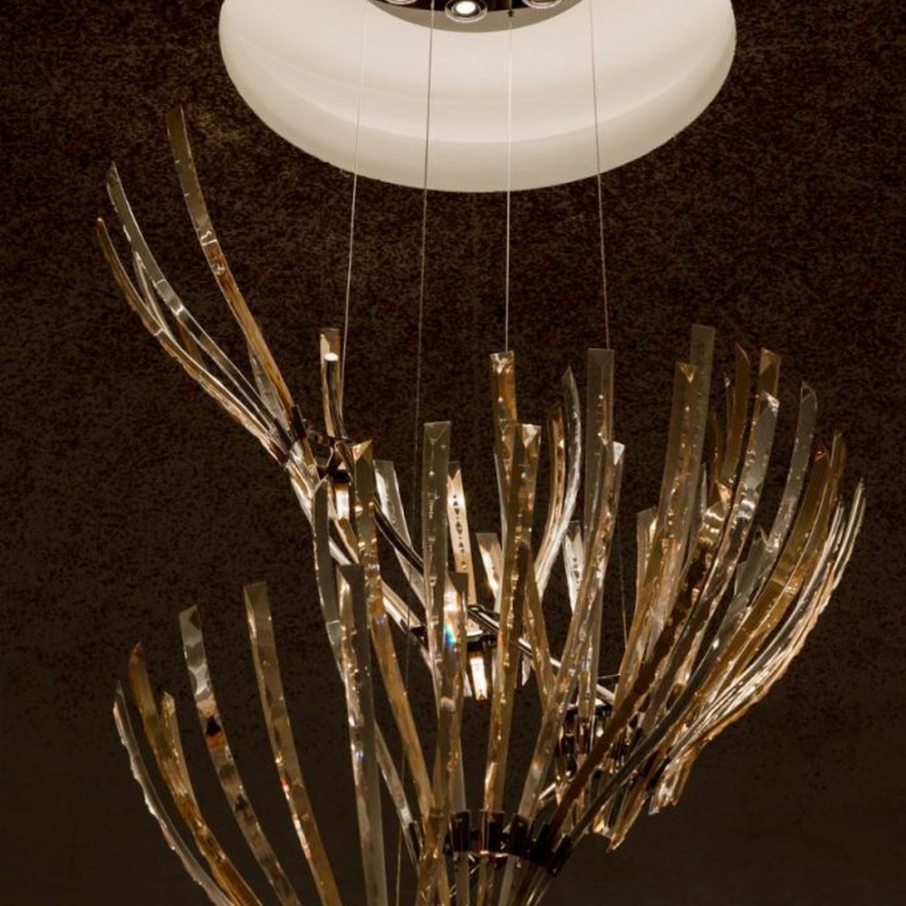 This light luxury art branch chandelier features a bionic branch shape made of metal, paired with transparent crystal strips, with light refracting a soft halo through it, serving both lighting and decorative purposes, suitable for high-end clothing stores, exhibition halls and other commercial spaces.