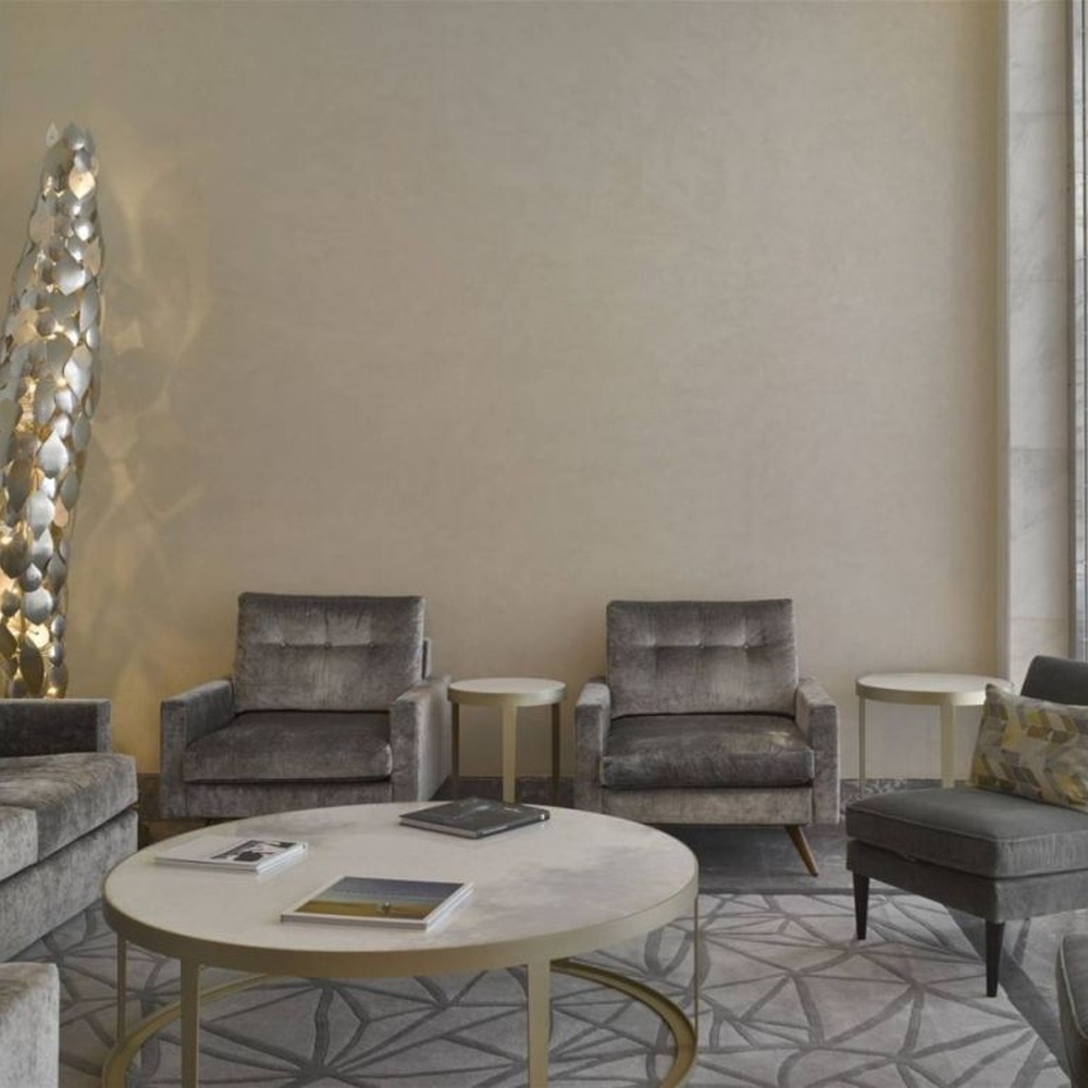 This light luxury art sculpture floor lamp features a twisted scale shape made of metal, with warm light refracting a luxurious halo through the metal texture, serving both lighting and decorative purposes, suitable for luxury spaces such as high-end hotel lobbies and clubs.
