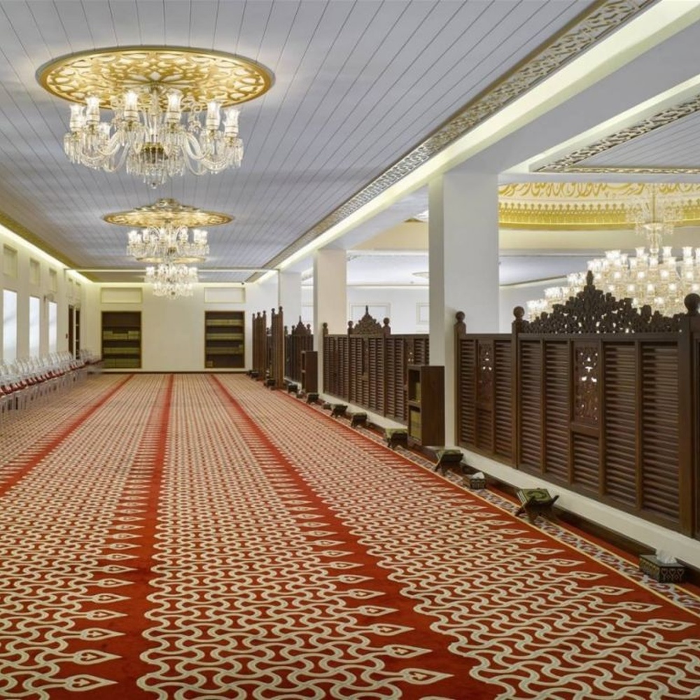 This Islamic-style large multi-layer crystal chandelier features a luxurious shape made of a gold metal frame and faceted crystals, with light refracting a brilliant halo through the crystals, serving both lighting and decorative purposes, suitable for luxurious religious or commercial spaces such as mosques and high-end hotel lobbies.