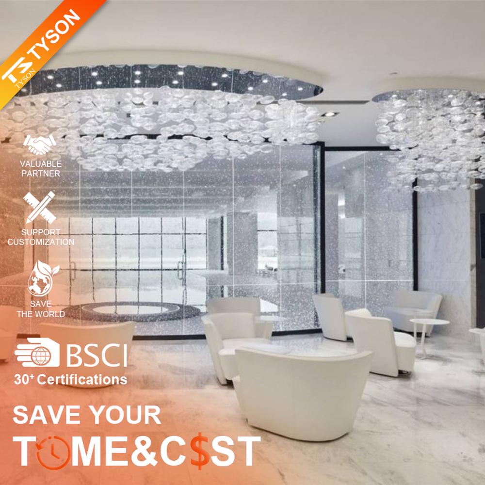 This cloud-like liuli bubble art ceiling lamp is made of transparent liuli bubbles layered into a flowing cloud shape, with light refracting a soft halo through it, serving both lighting and installation art purposes, suitable for modern luxury spaces such as high-end sales offices and clubs.
