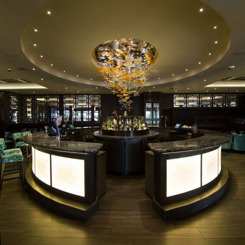 Modern artistic waterfall-style gradient glass chandelier, with gold-brown gradient glass particles creating an irregular cloud hanging shape, combining decorative and main lighting functions, suitable for high-end restaurants, clubs, hotel bars and other light luxury style spaces.
