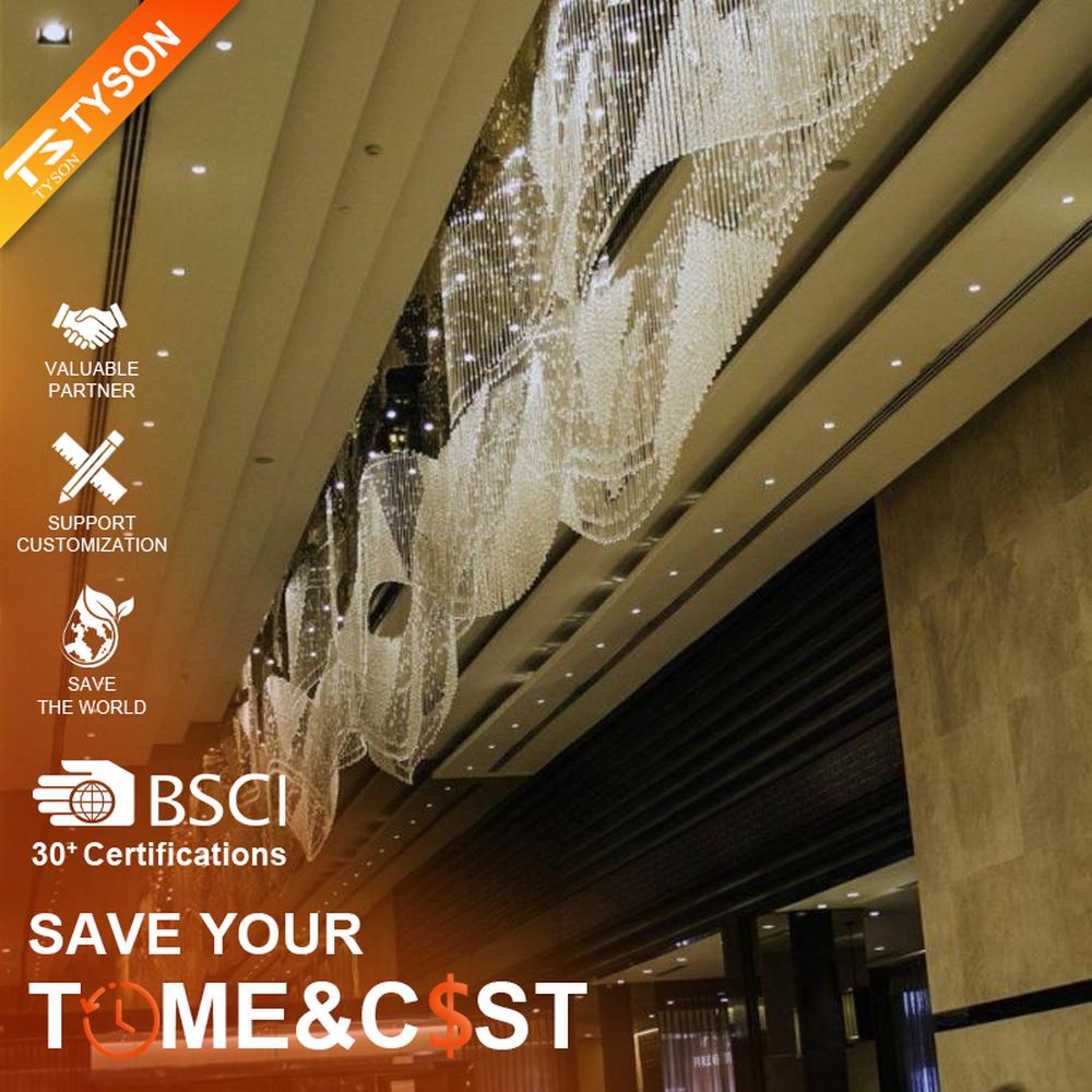 Modern luxury linear hanging crystal lamp group, made of dense crystal strips and particles stacked to create a flowing light belt shape, combining decorative and lighting functions, suitable for large-scale commercial spaces such as hotel lobbies, high-end clubs, and commercial atriums.