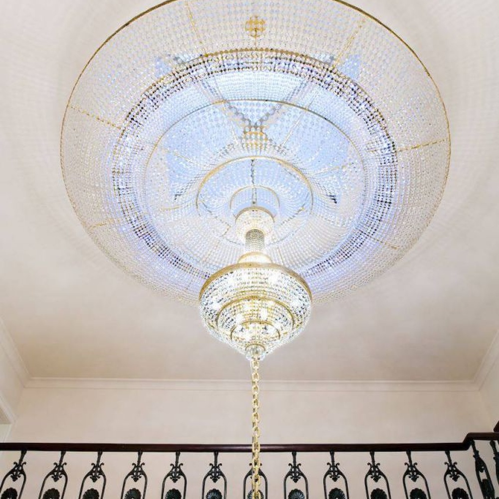 This European court-style golden goblet vase multi-layer crystal chandelier features a gold metal frame paired with dense high-transparency crystals, forming a multi-layer tower structure in the shape of a vase, with brilliant and luxurious light, serving both lighting and decorative purposes, suitable for high-end high-ceiling spaces such as villa high-ceiling staircases and hotel lobbies.