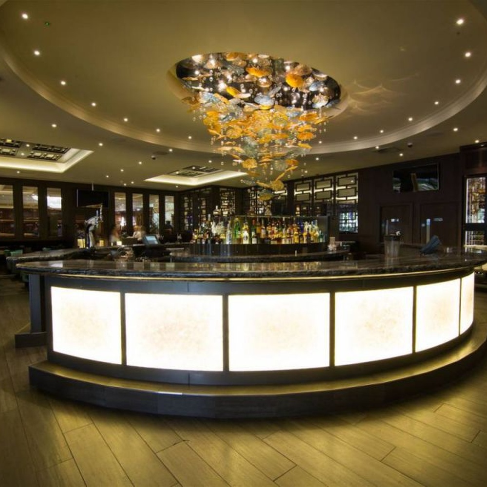 Modern artistic waterfall-style gradient glass chandelier, with gold-brown gradient glass particles creating an irregular cloud hanging shape, combining decorative and main lighting functions, suitable for high-end restaurants, clubs, hotel bars and other light luxury style spaces.
