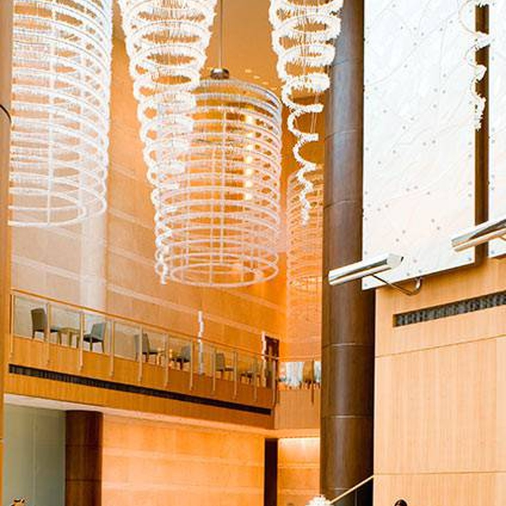 Modern luxury spiral crystal chandelier, made of stacked crystal strips and metal structure to create a suspended tornado shape with strong visual impact. It combines artistic decoration and main lighting functions, suitable for hotel lobbies, high-end clubs, high-ceiling office spaces and other venues.