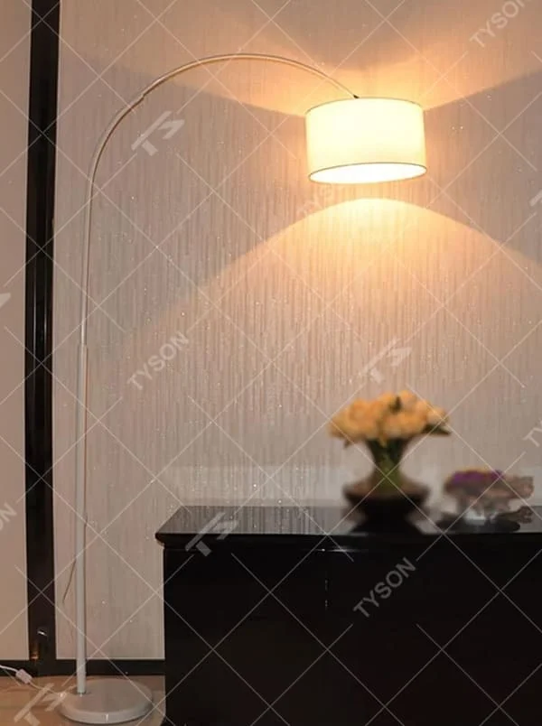 This is a modern minimalist arc floor lamp, featuring a white metal arc pole, a marble base, and a white fabric lampshade, with a simple and elegant design. It is used to provide local lighting and decorate the space, combining practicality and aesthetics. It is suitable for modern home living room corners, bedroom reading areas, high-end hotel leisure areas, luxury apartment living spaces and other places.