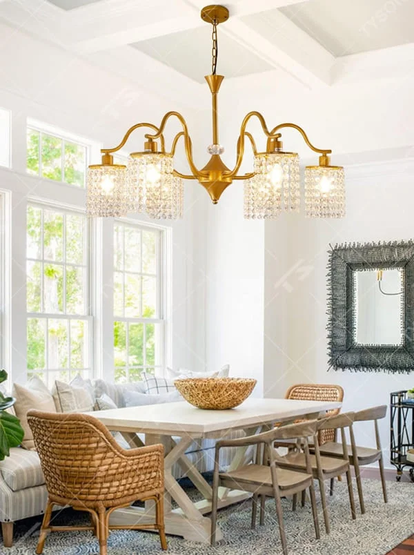 This is a luxury retro-style branch chandelier with a golden frame and six crystal lampshades, featuring an elegant and grand design that shines brilliantly under light. It is used for space lighting and decoration, creating a luxurious and warm ambiance. It is suitable for luxury-style home bedrooms, living rooms, high-end homestay guest rooms, retro-style restaurants and other places.