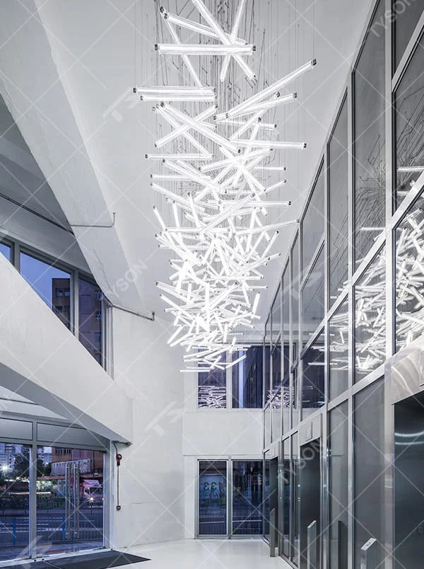 This is a modern artistic branch-shaped chandelier, with multiple white light tubes interwoven into an irregular radial shape, featuring a strong sense of technology and artistic impact. It is used for space lighting and artistic decoration, capable of creating a strong visual focus and modern artistic atmosphere. It is suitable for lobbies of high-end commercial centers, modern art galleries, atriums of luxury hotels and other places.