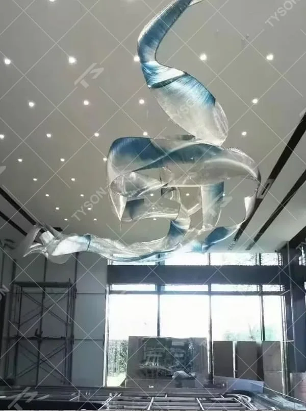 This is an artistic streamline chandelier with a flowing ribbon shape in blue and white gradient, featuring great dynamism and artistry. It is used for space lighting and artistic decoration, significantly enhancing the artistic atmosphere and visual impact of the space. It is suitable for high-end hotel lobbies, art galleries, atriums of large commercial spaces and other places.