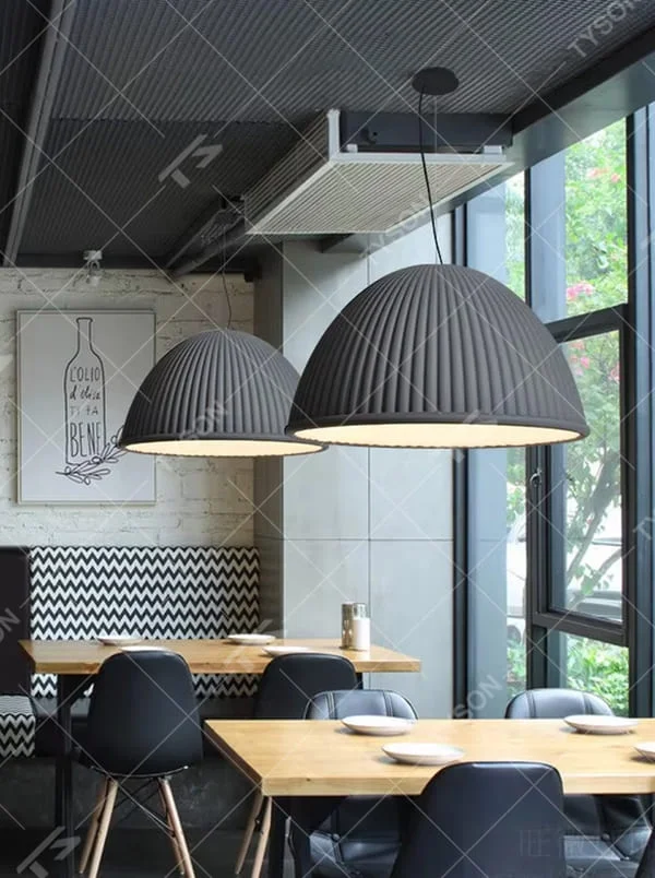 This is a modern minimalist gray striped dome chandelier, with a gray striped dome shape, featuring a minimalist and grand design, modern style. It is used for space lighting and decoration, creating a minimalist modern atmosphere. It is suitable for modern minimalist restaurants, Nordic-style home living rooms, office leisure areas and other places.