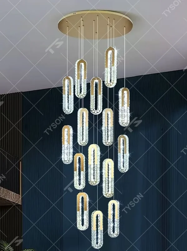 This is a modern luxury multi-layer oval crystal chandelier, with golden borders and transparent crystals hanging in a scattered manner, featuring artistic layers and strong luxury sense. It is used for space lighting and decoration, creating a high-end luxury atmosphere. It is suitable for duplex stairwells, high-ceilinged living rooms, high-end hotel lobbies and other places.