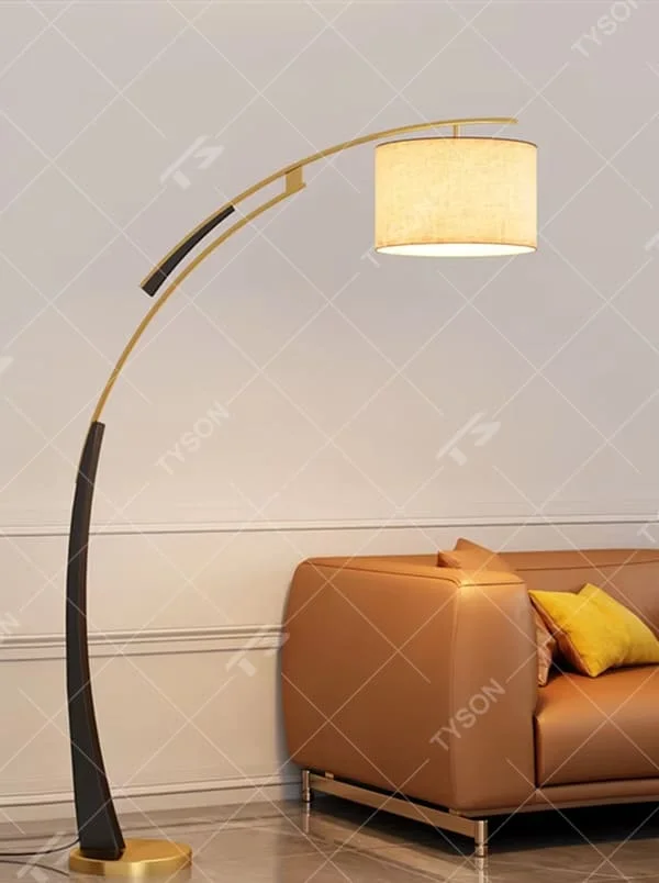 This is a modern arc luxury floor lamp, with a black-gold arc metal stand, a beige fabric cylindrical lampshade, and a golden base, featuring a minimalist and grand design with strong luxury texture. It is used for space lighting and decoration, creating a warm luxury atmosphere. It is suitable for modern home living rooms, luxury-style residences, leisure reading areas and other places.
