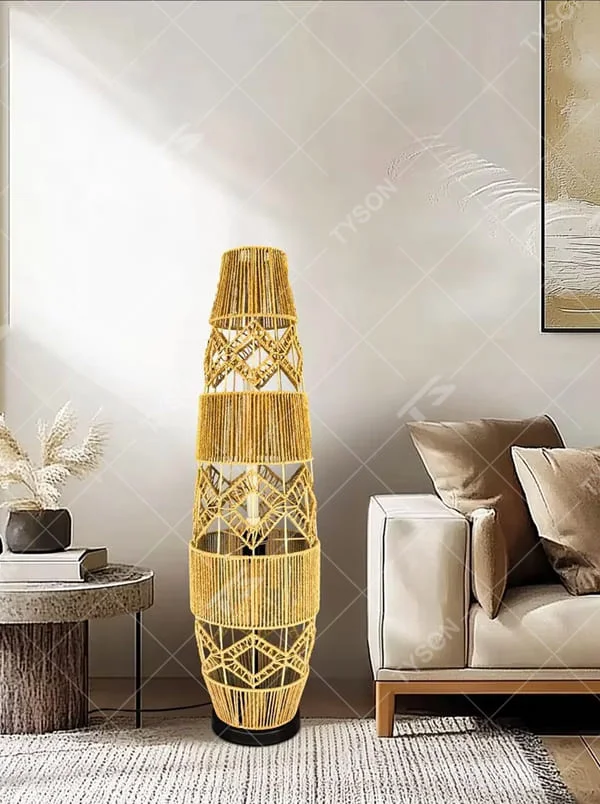 This is a natural retro-style rattan floor lamp, with a multi-layer geometric woven rattan structure, featuring a natural artistic sense and warm rustic texture. It is used for space lighting and decoration, creating a natural and warm retro atmosphere. It is suitable for natural-style home living rooms, homestay leisure areas, Southeast Asian-style restaurants and other places.