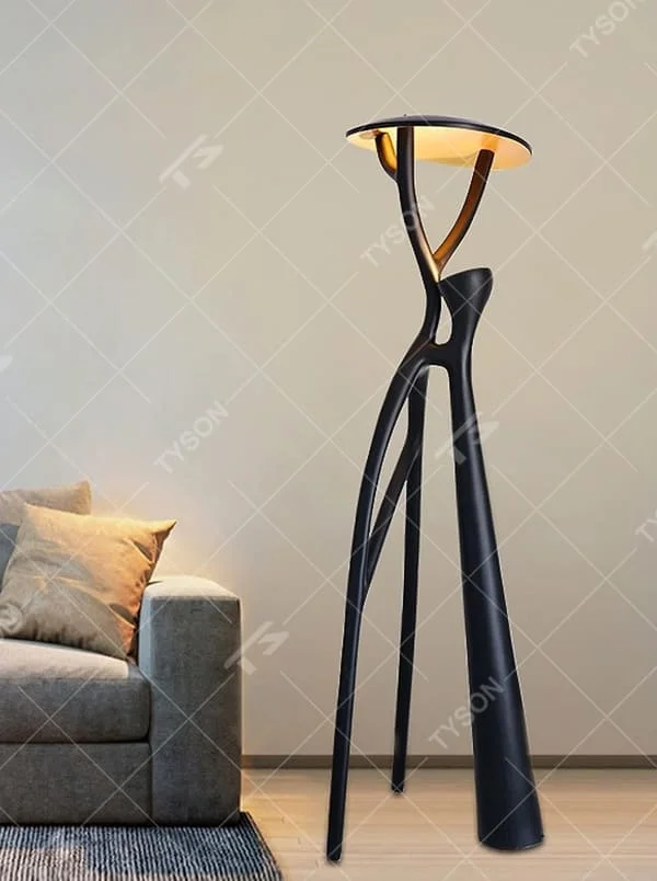 This is a modern artistic human-shaped floor lamp with a black creative human-like bracket and a wooden top lamp plate. It features a highly artistic design with a modern sense. It is used for space lighting and decoration, creating an artistic and distinctive ambiance. It is suitable for modern art-style home living rooms, creative studios, high-end art galleries and other places.
