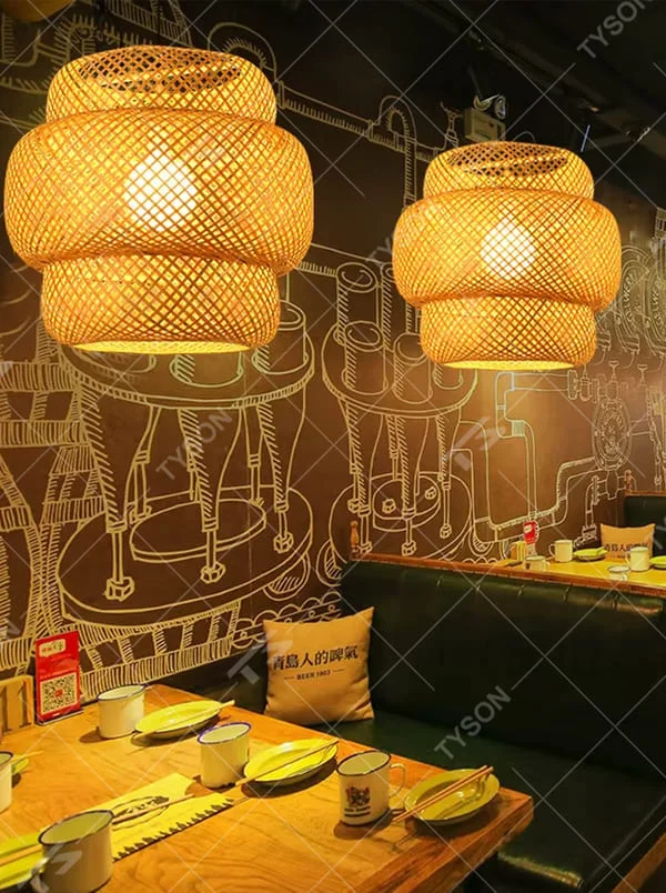 This is a natural rustic-style bamboo woven multi-layer circular chandelier, made of bamboo, with a multi-layer circular design, soft warm light, and a natural and warm style. It is used for space lighting and decoration, creating a natural and rustic atmosphere. Suitable for new Chinese-style tea rooms, Japanese-style restaurants, natural-style homestays and other places.