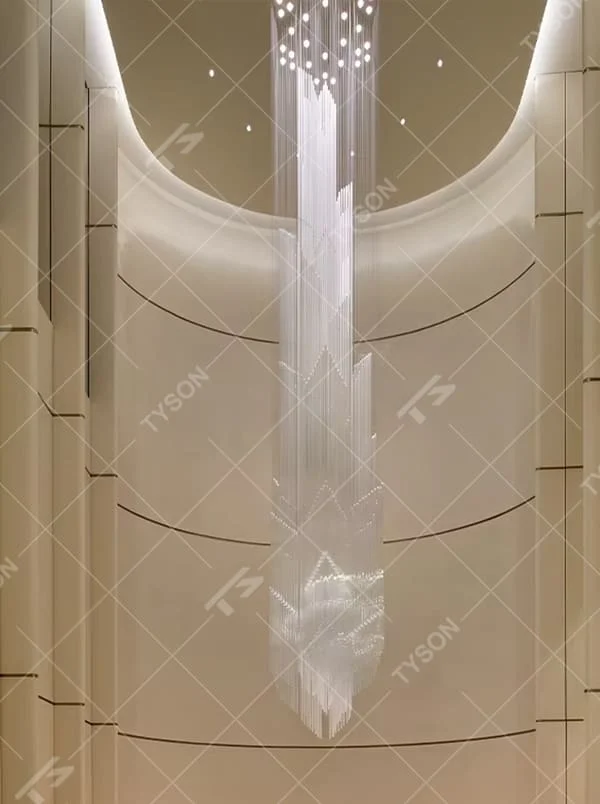 This is a modern artistic large pendant crystal chandelier, composed of numerous transparent crystal strips hanging in layers to form a three-dimensional conical shape. It features soft light refraction, with a strong sense of modern art and spatial depth. It is used for space lighting and artistic decoration, creating a modern artistic and high-end ethereal atmosphere. Suitable for high-ceiling lobbies of high-end hotels, high-ceiling spaces in luxury villas, art exhibition halls and other places.